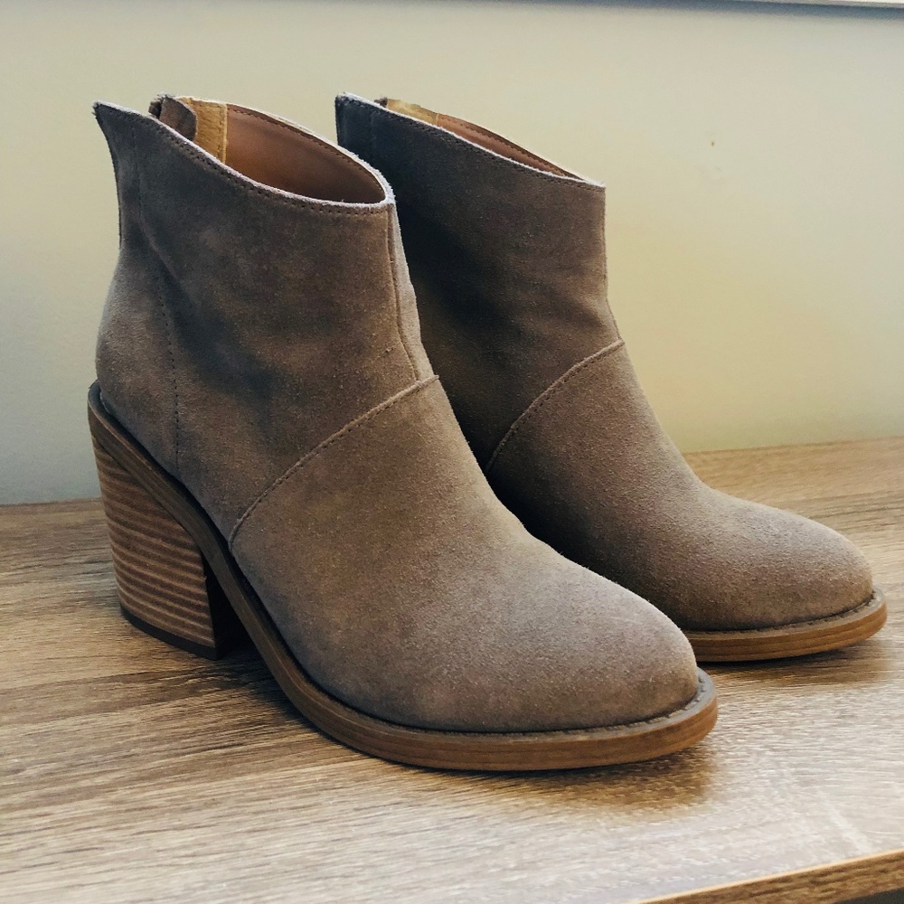 STEVE MADDEN Shrines Bootie - Size 7M